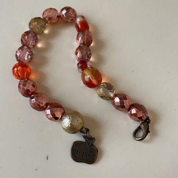 Adorable beaded bracelet  - Picture 2 of 4